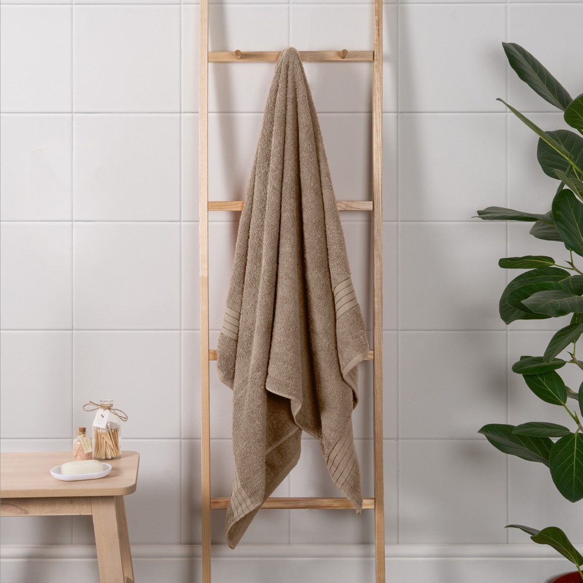 Brentfords 100% Cotton Towel - Mocha>