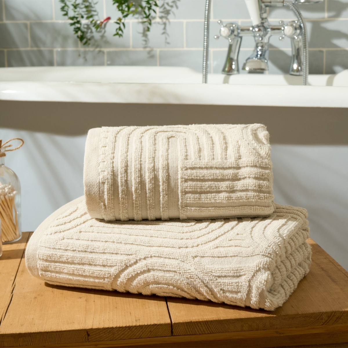 OHS Jacquard Texture Arches Towel - Cream>