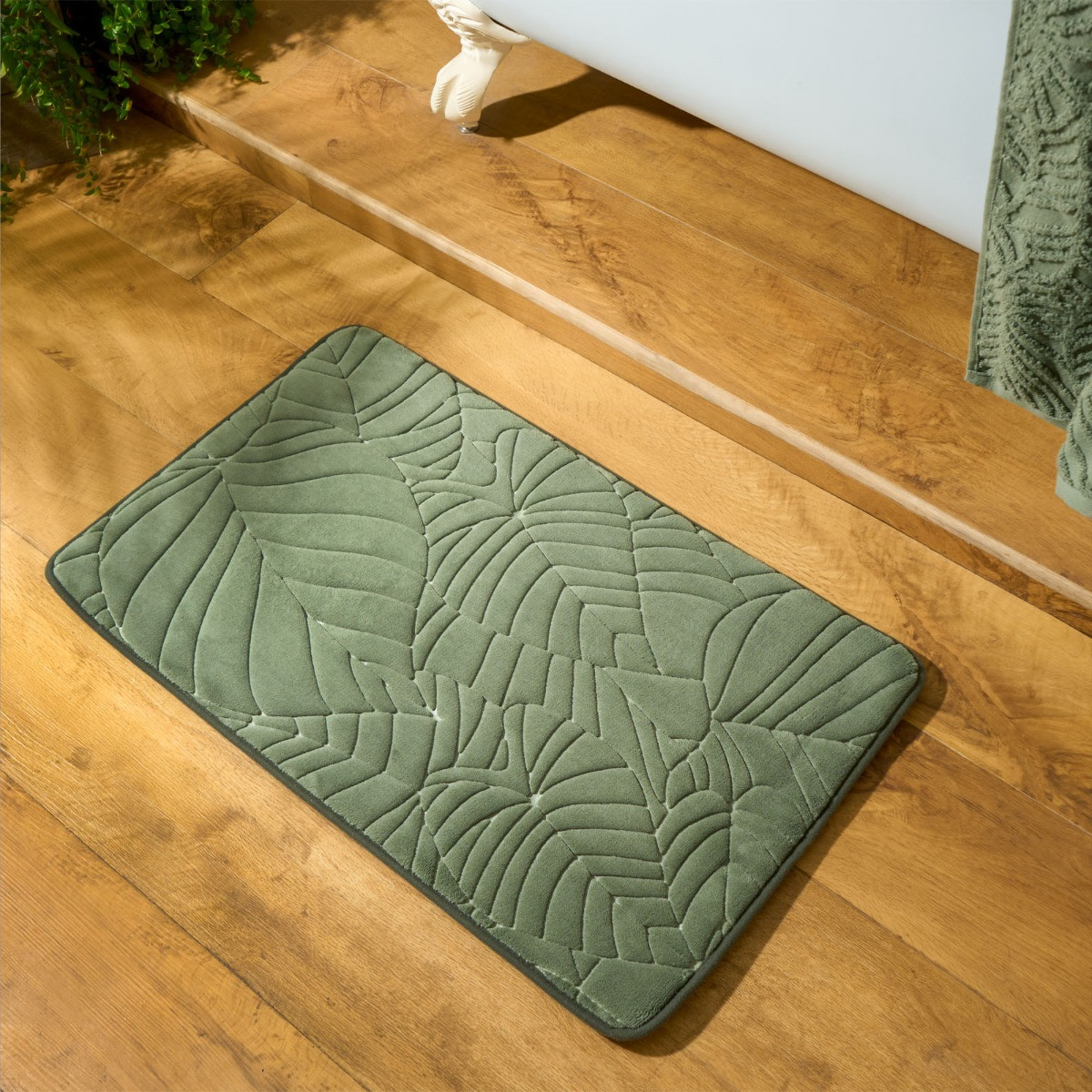 OHS Leaf Embossed Plush Foam Bath Mat - Green>