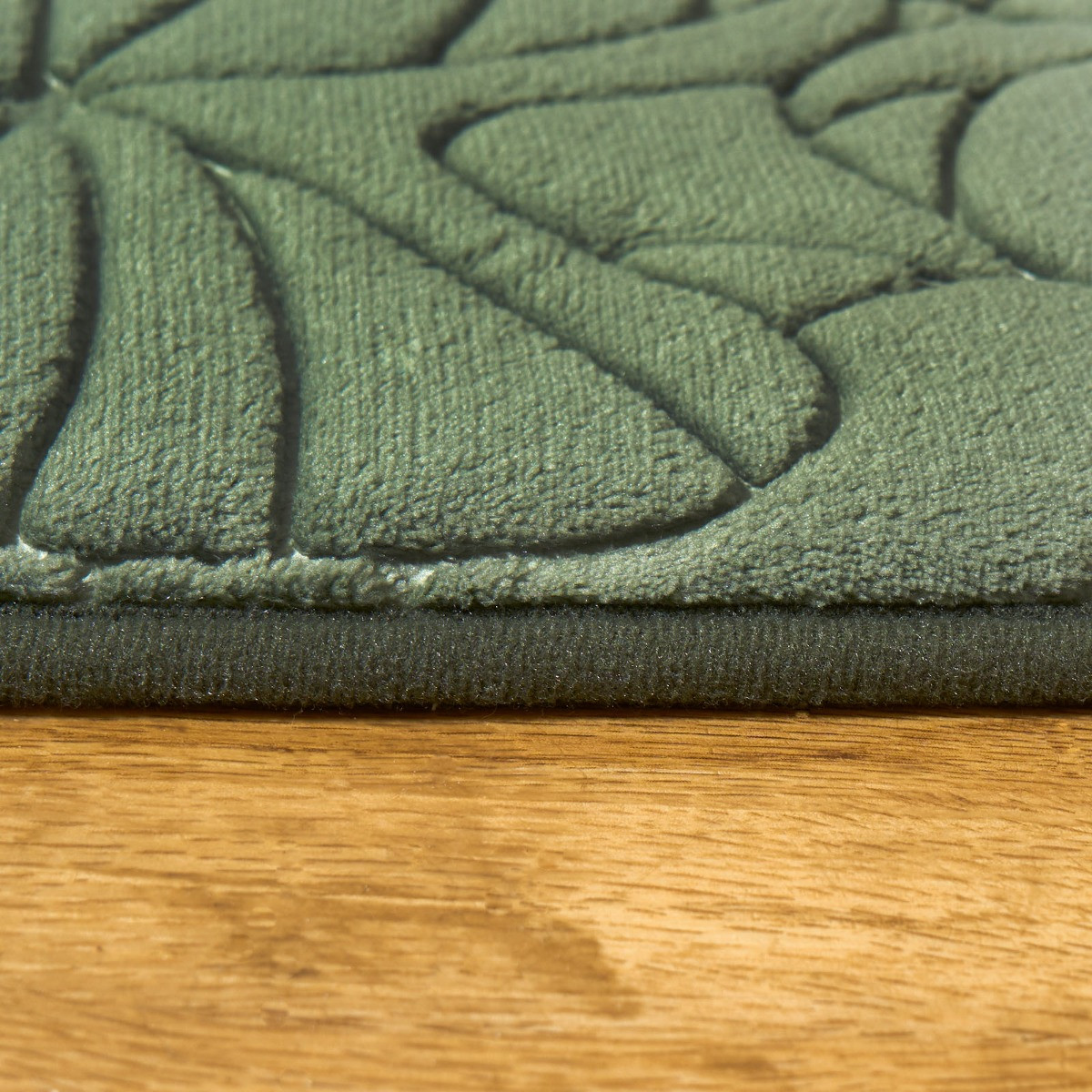 OHS Leaf Embossed Plush Foam Bath Mat - Green>