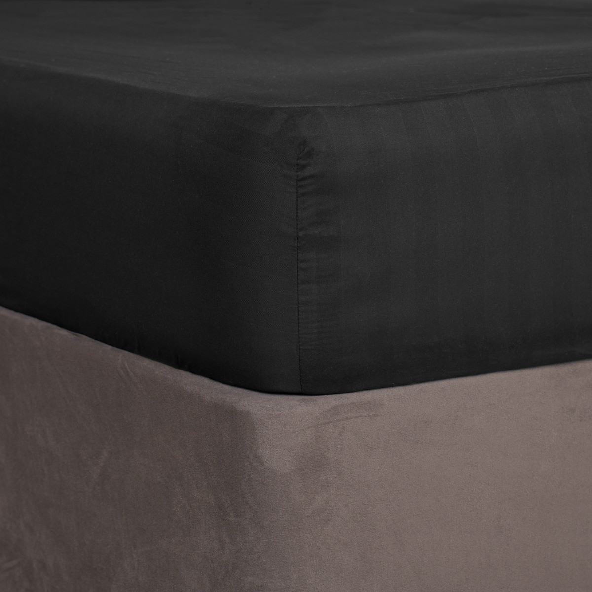 Brentfords Satin Stripe Fitted Sheet - Black>