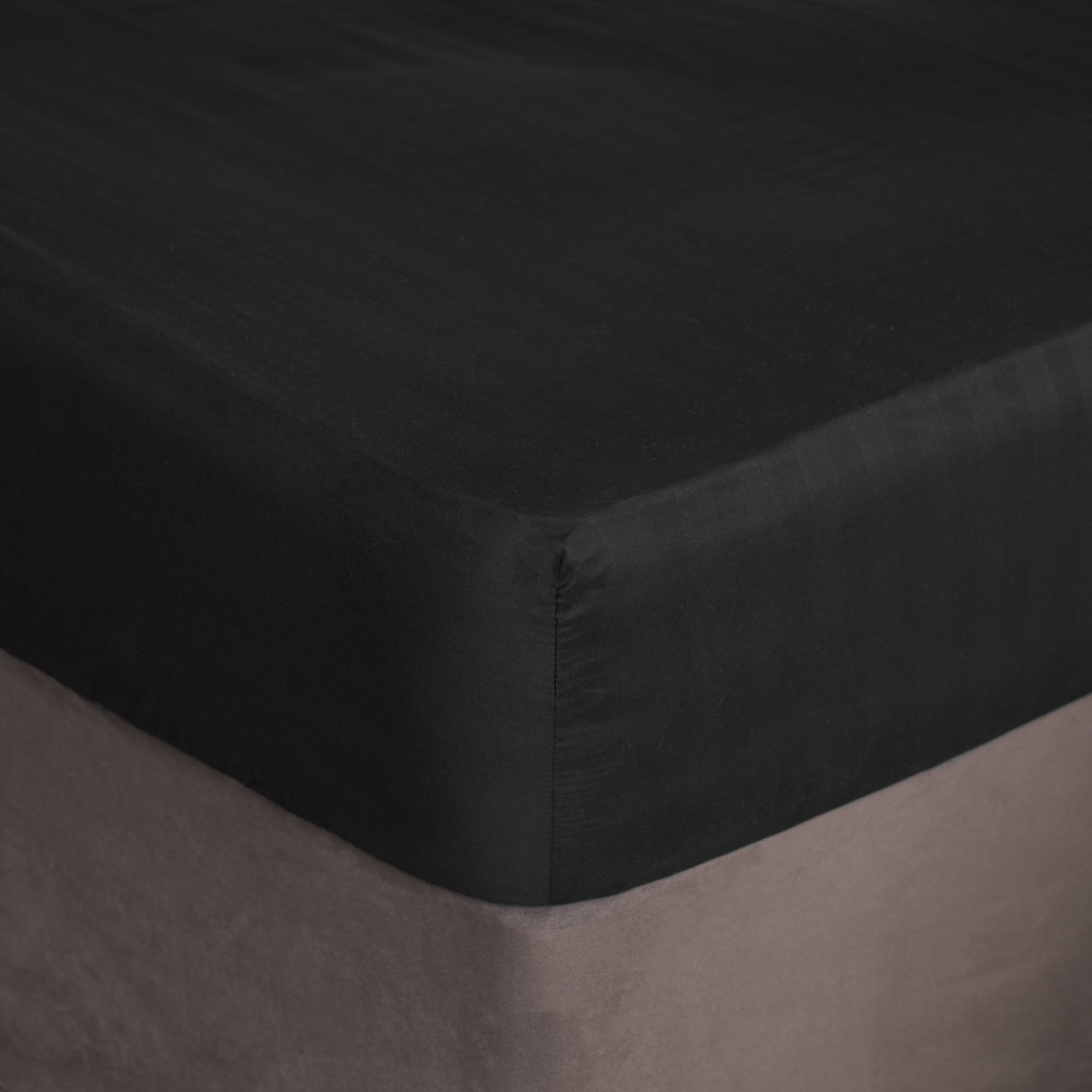 Brentfords Satin Stripe Fitted Sheet - Black>