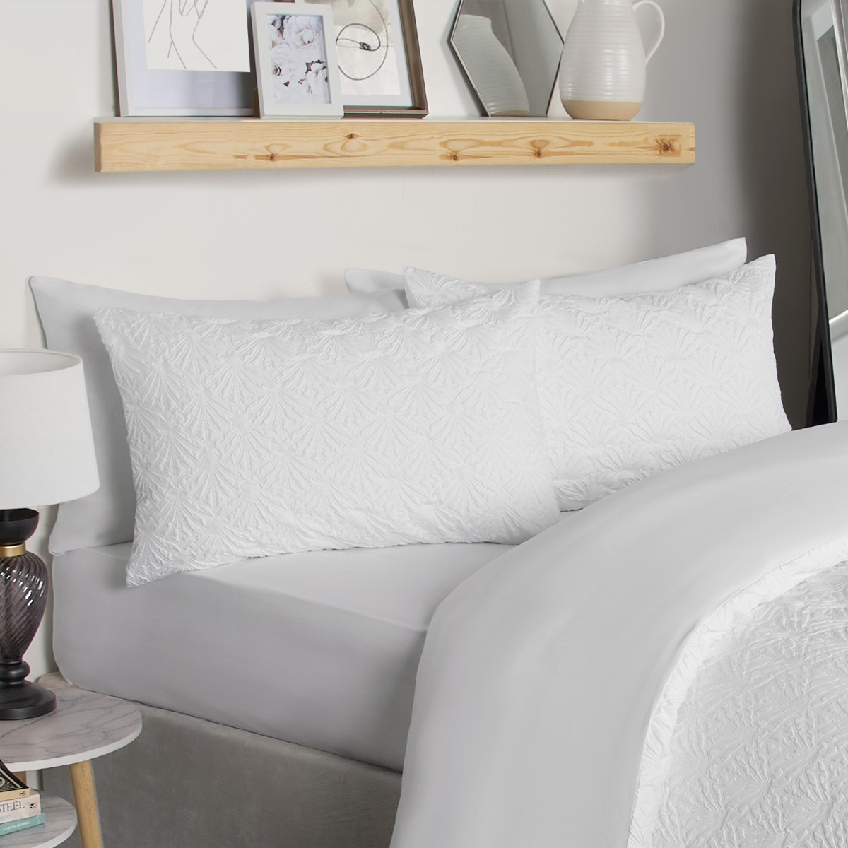 OHS Maya Geometric Embossed Duvet Set - White>