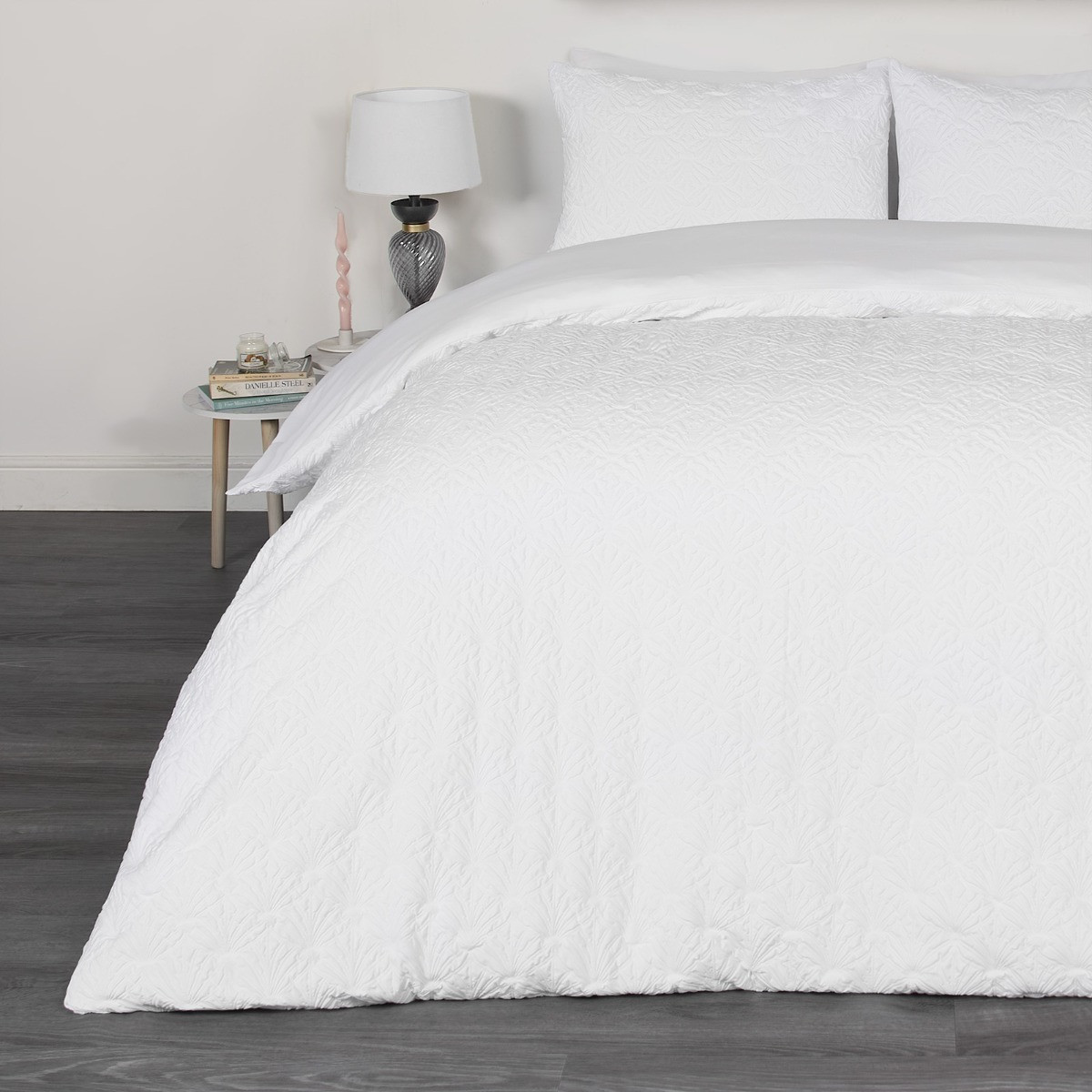 OHS Maya Geometric Embossed Duvet Set - White>