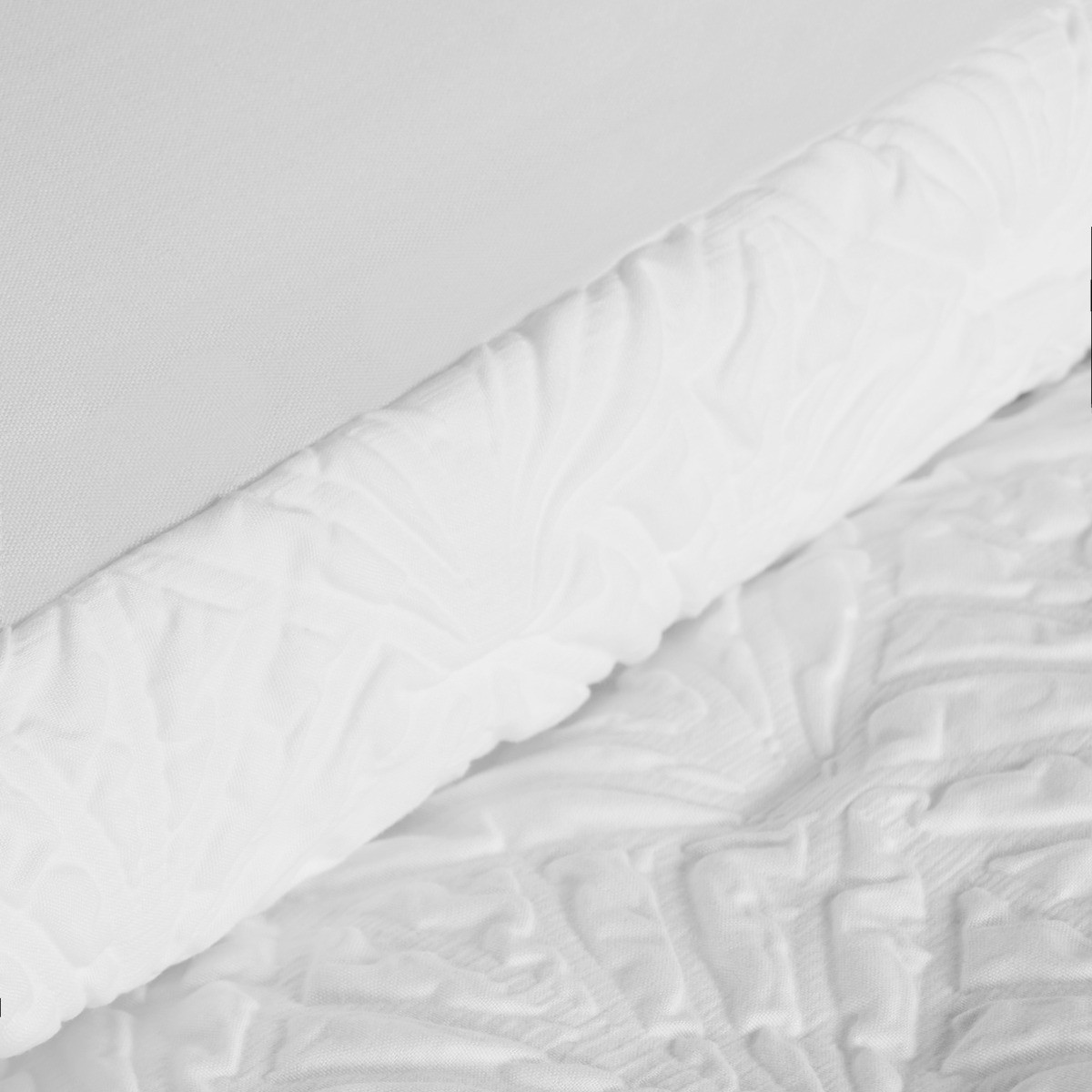 OHS Maya Geometric Embossed Duvet Set - White>