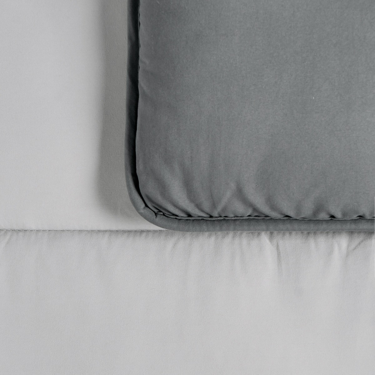 OHS Coverless 10.5 Tog Reversible Duvet & Pillowcase - Silver/Grey>