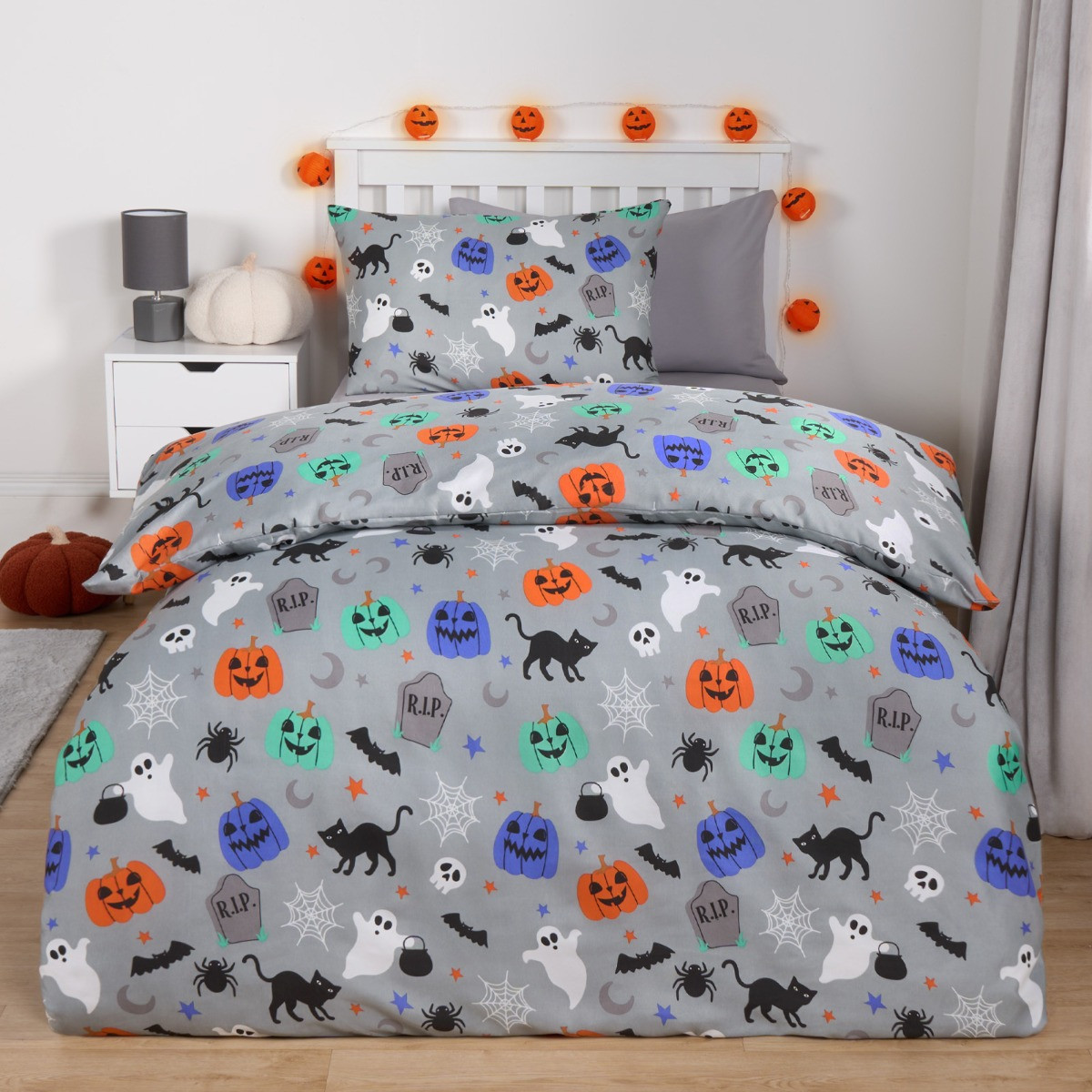 OHS Halloween Ghouls Duvet Cover Set, Grey - Single >