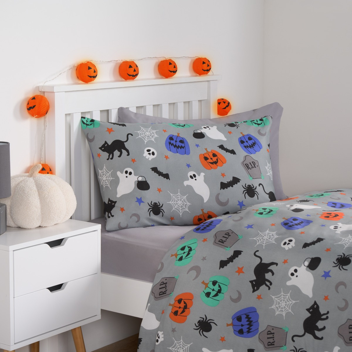 OHS Halloween Ghouls Duvet Cover Set, Grey - Single >