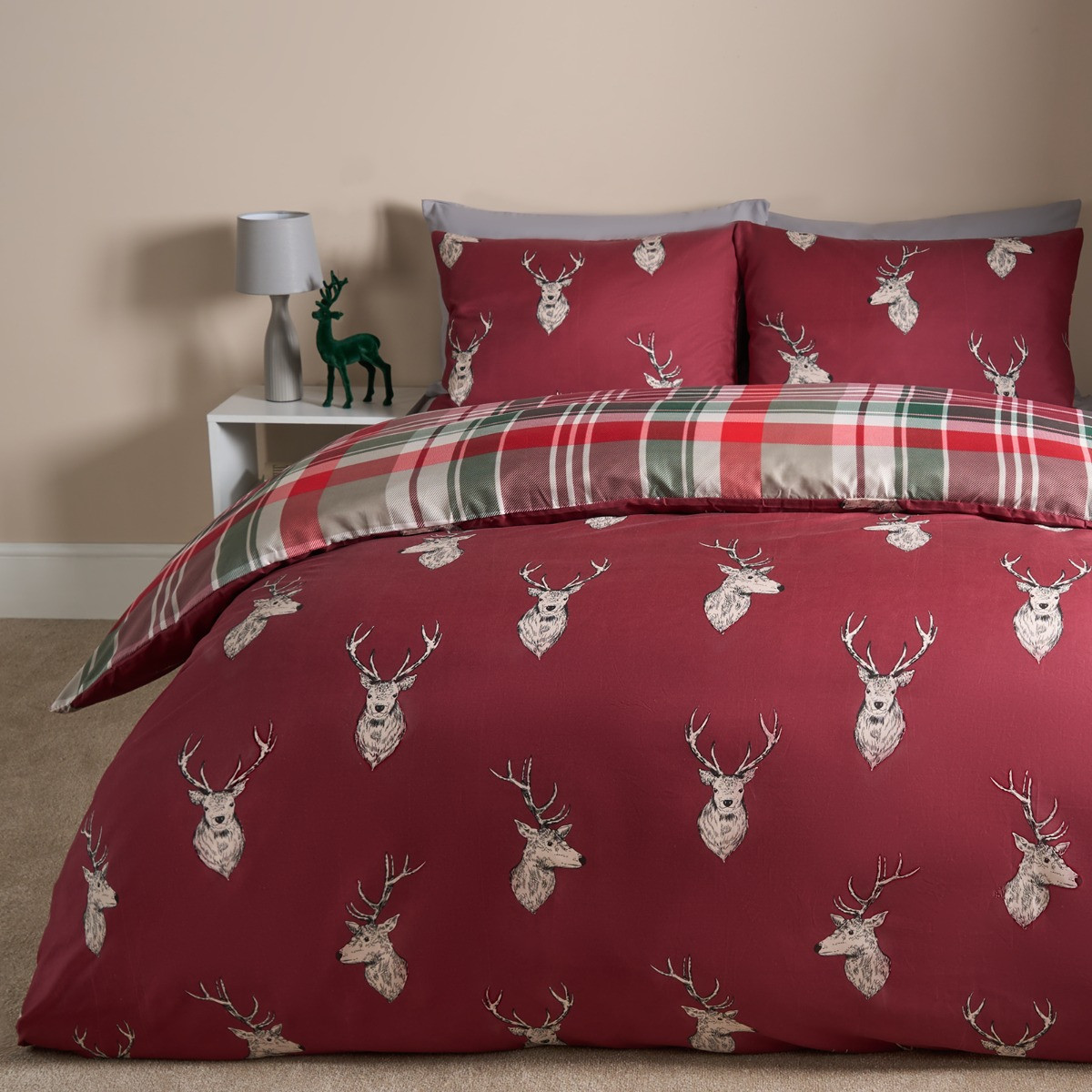 OHS Stag Checkered Reversible Duvet Set - Red>