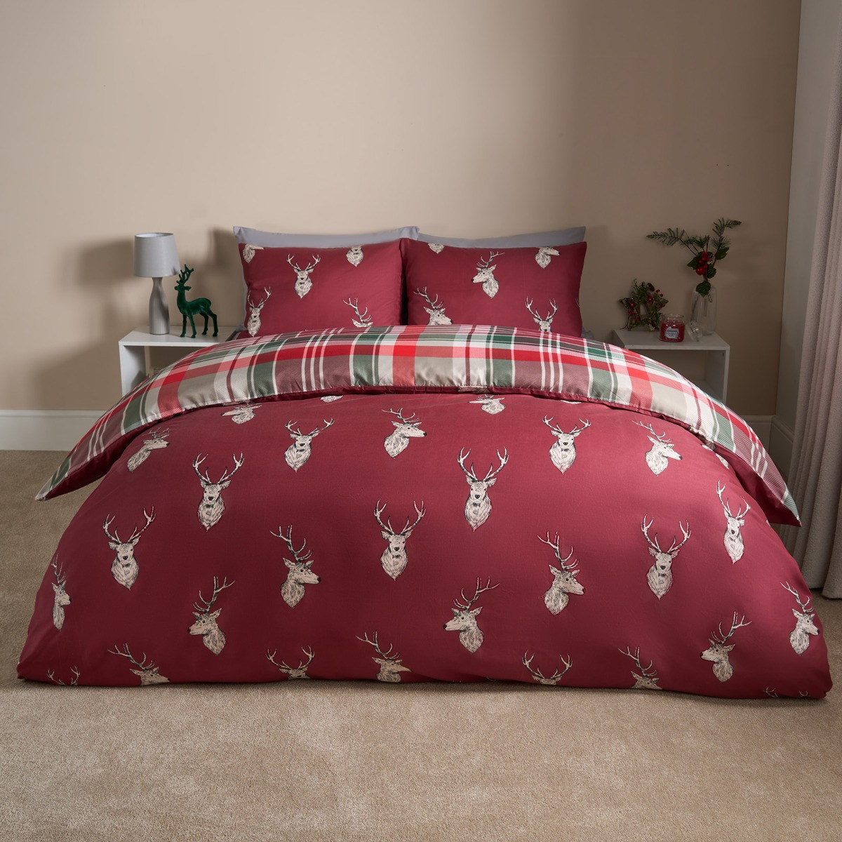 OHS Stag Checkered Reversible Duvet Set - Red>