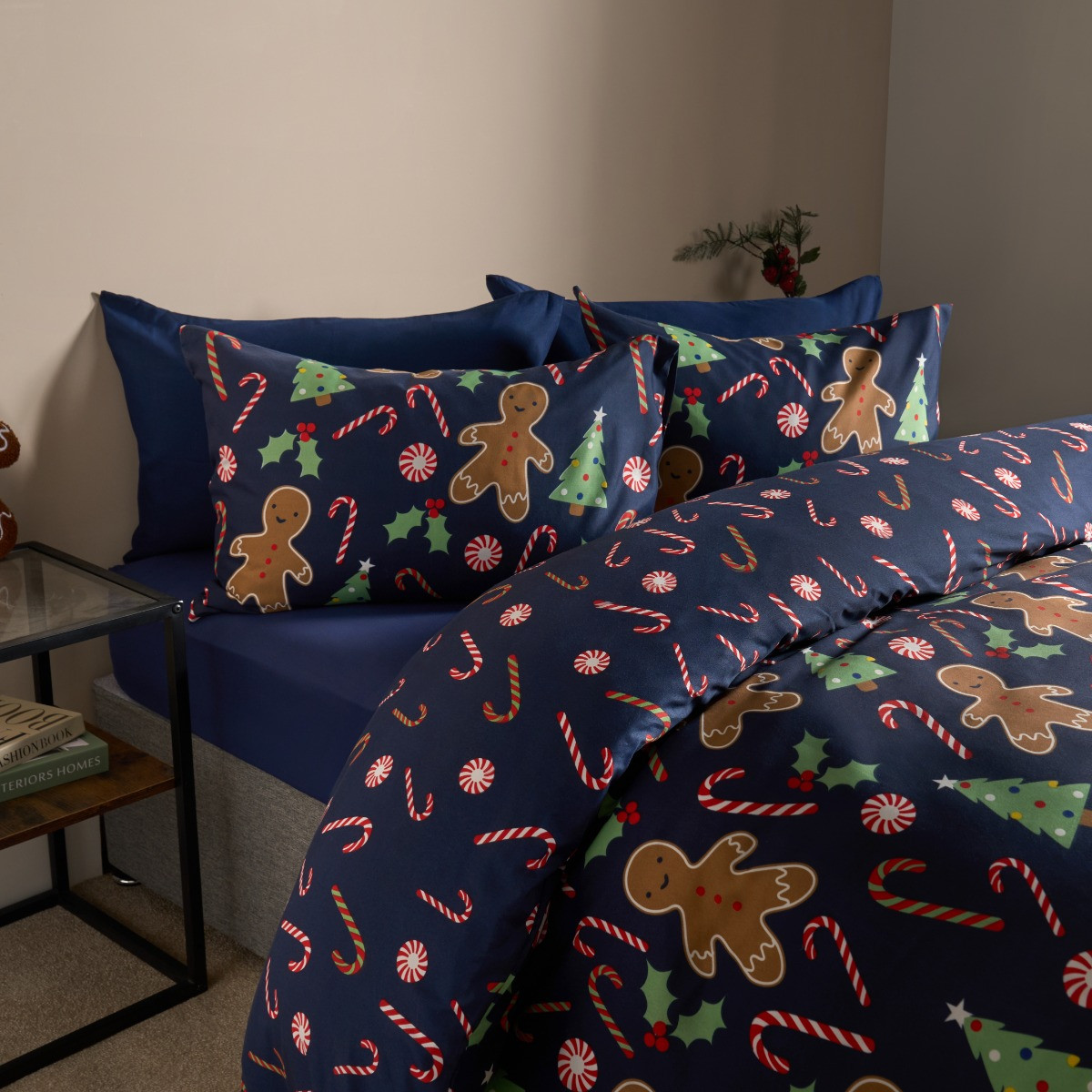 OHS Gingerbread Man Candy Cane Reversible Duvet Set - Navy>