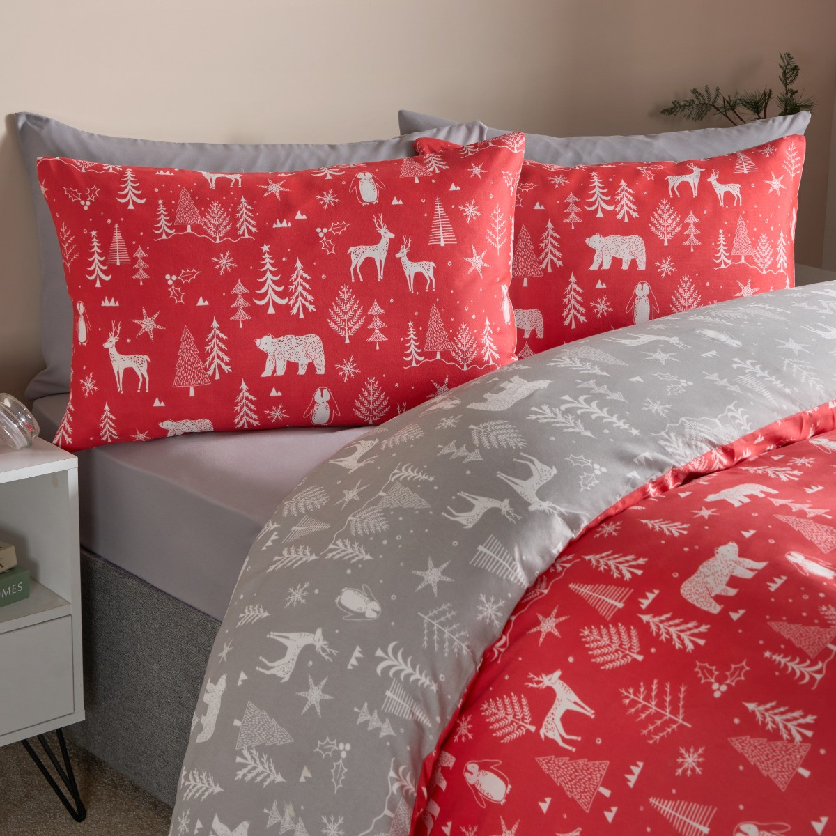 OHS Scandi Christmas Reversible Duvet Set - Red/Grey>