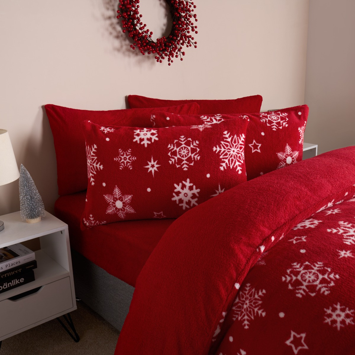 OHS Snowflake Teddy Duvet Set - Red >