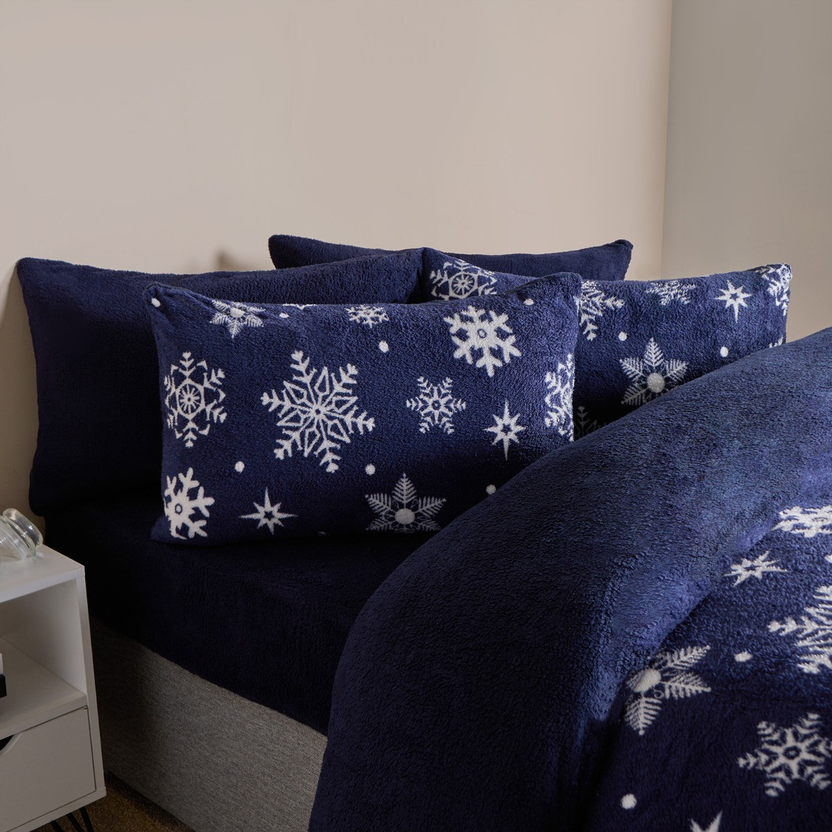 OHS Snowflake Teddy Duvet Set - Navy >