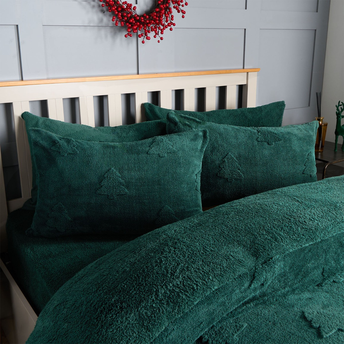 OHS Winter Tree Tufted Teddy Fleece Duvet Set - Forest Green >