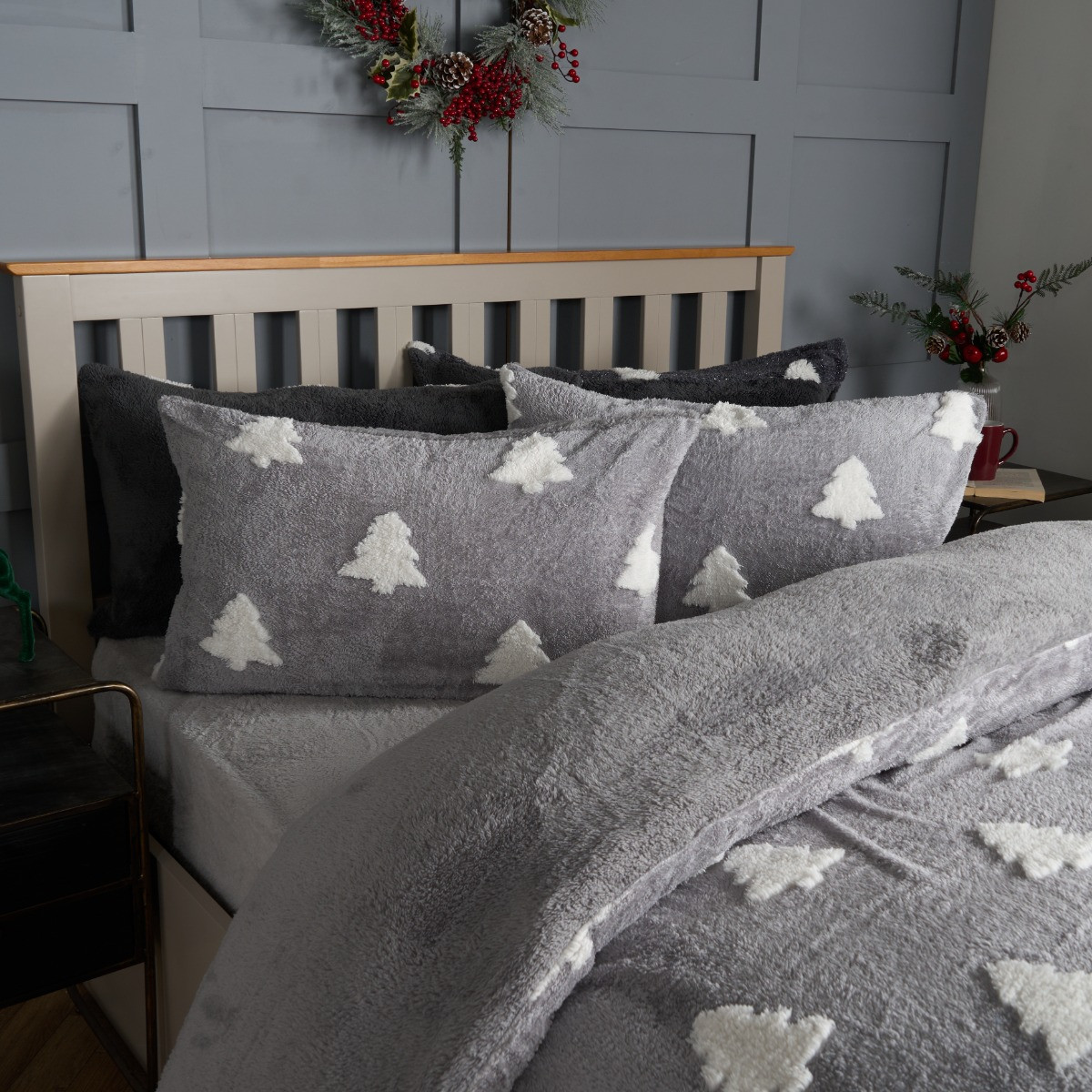 OHS Winter Tree Tufted Teddy Fleece Duvet Set, Grey/White - King>