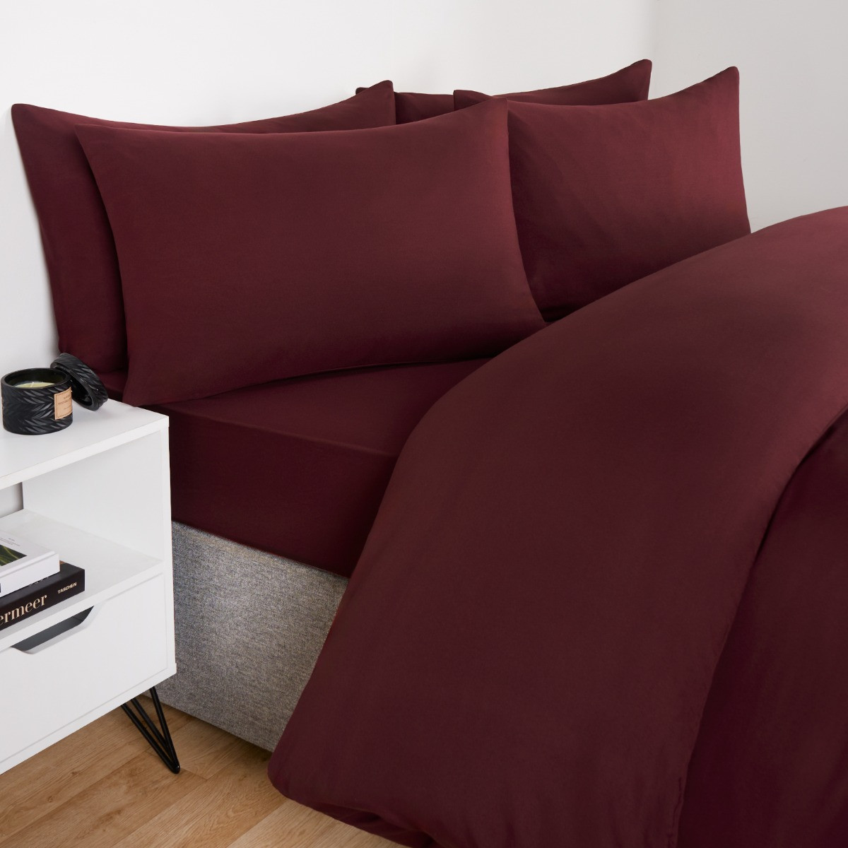 Brentfords 2 Pack Plain Dyed Housewife Pillowcases - Burgundy >