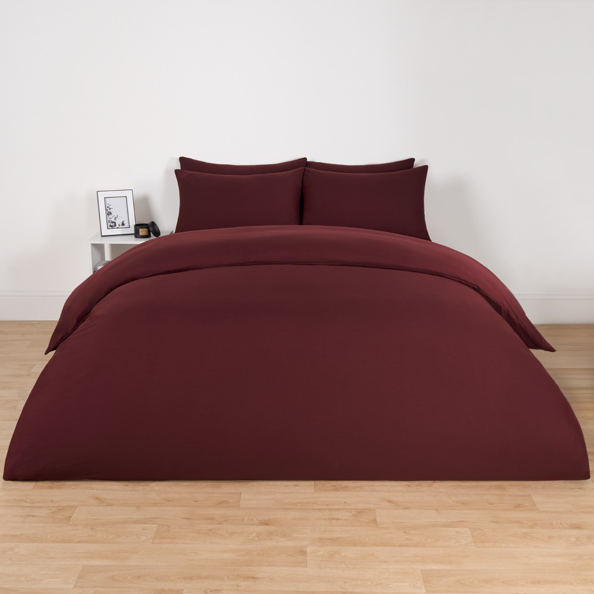 Brentfords Plain Duvet Cover Set - Burgundy >