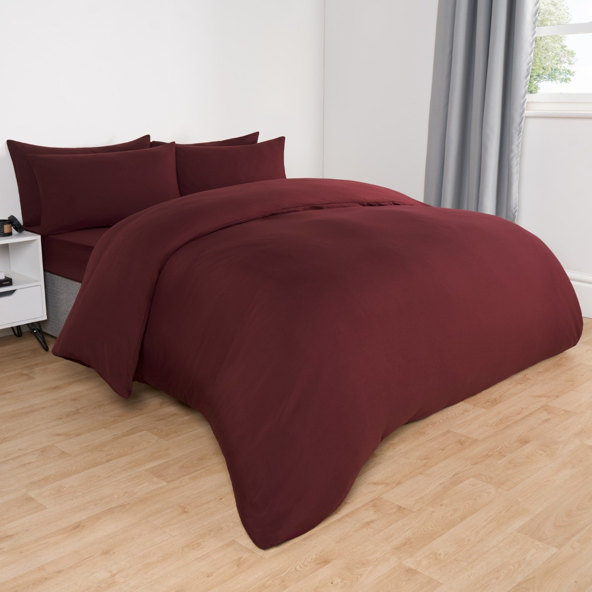 Brentfords Plain Duvet Cover Set - Burgundy >