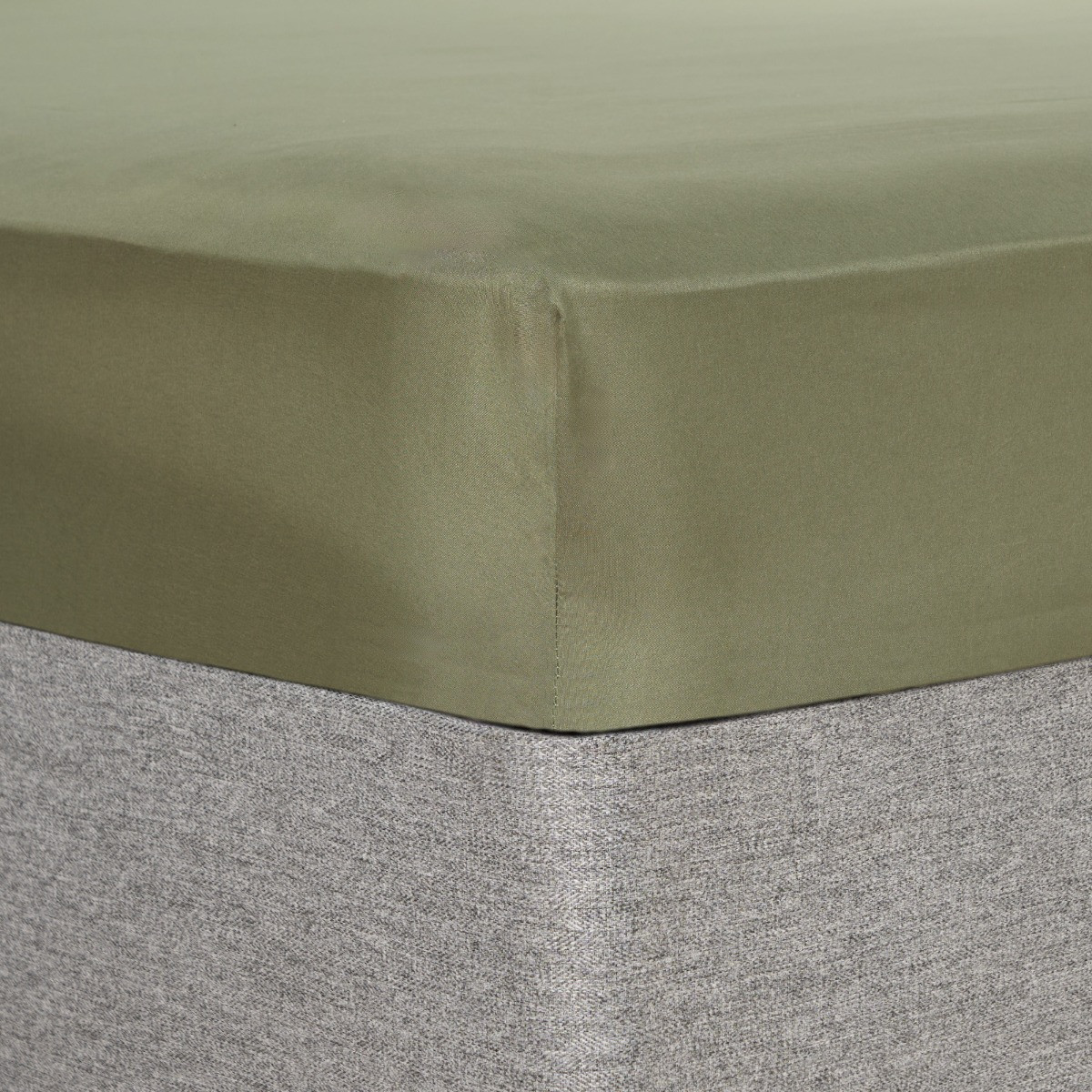Brentfords Plain Dyed Fitted Sheet, Woodland Green - King >