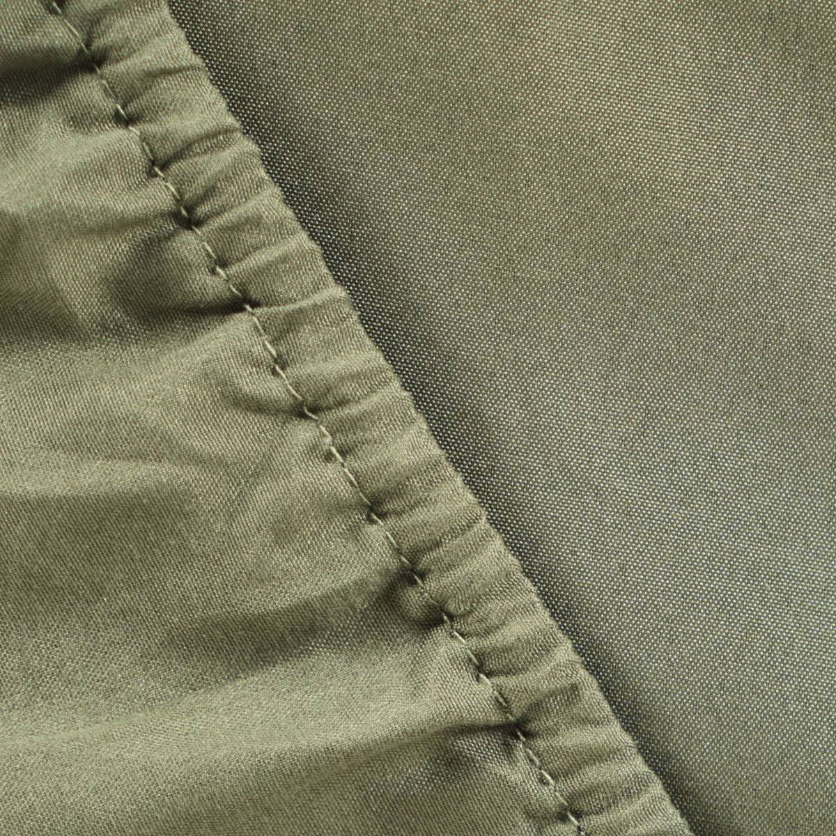 Brentfords Plain Dyed Fitted Sheet, Woodland Green - King >
