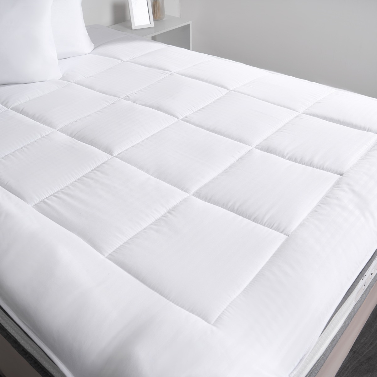 OHS Hotel Satin Stripe Mattress Topper, White - Double>