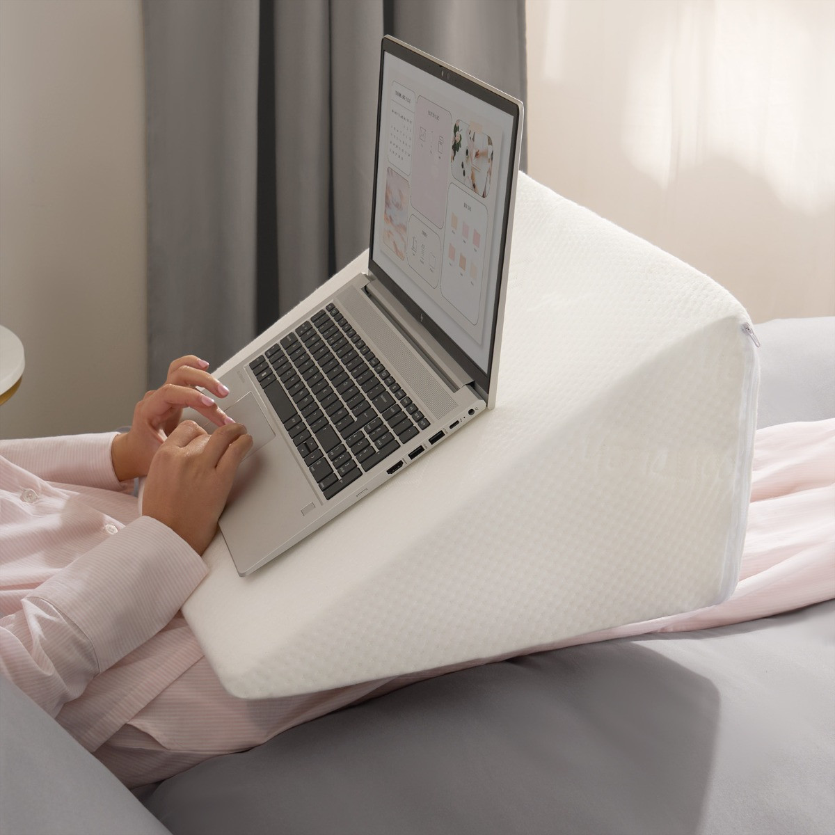 OHS Orthopaedic Foam Wedge Pillow - White>