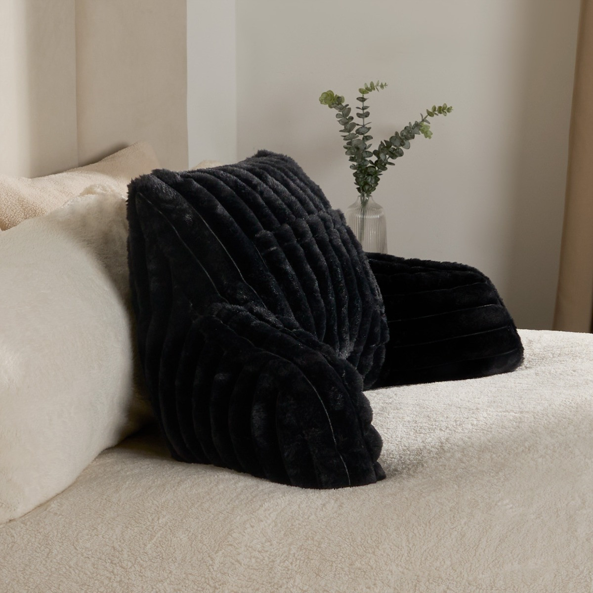 OHS Ribbed Faux Fur Cuddle Cushion with Heatable Pocket - Black>