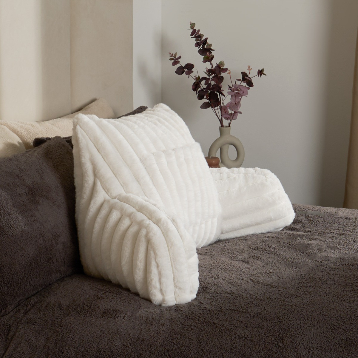 OHS Ribbed Faux Fur Cuddle Cushion with Heatable Pocket - Cream>