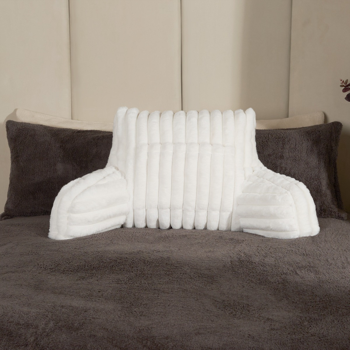 OHS Ribbed Faux Fur Cuddle Cushion with Heatable Pocket - Cream>