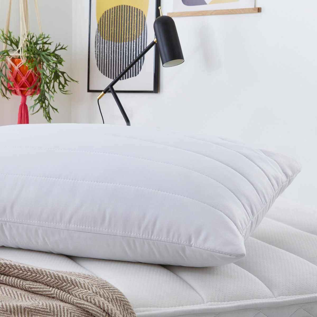 Snug Cloud 9 Pillow - White >