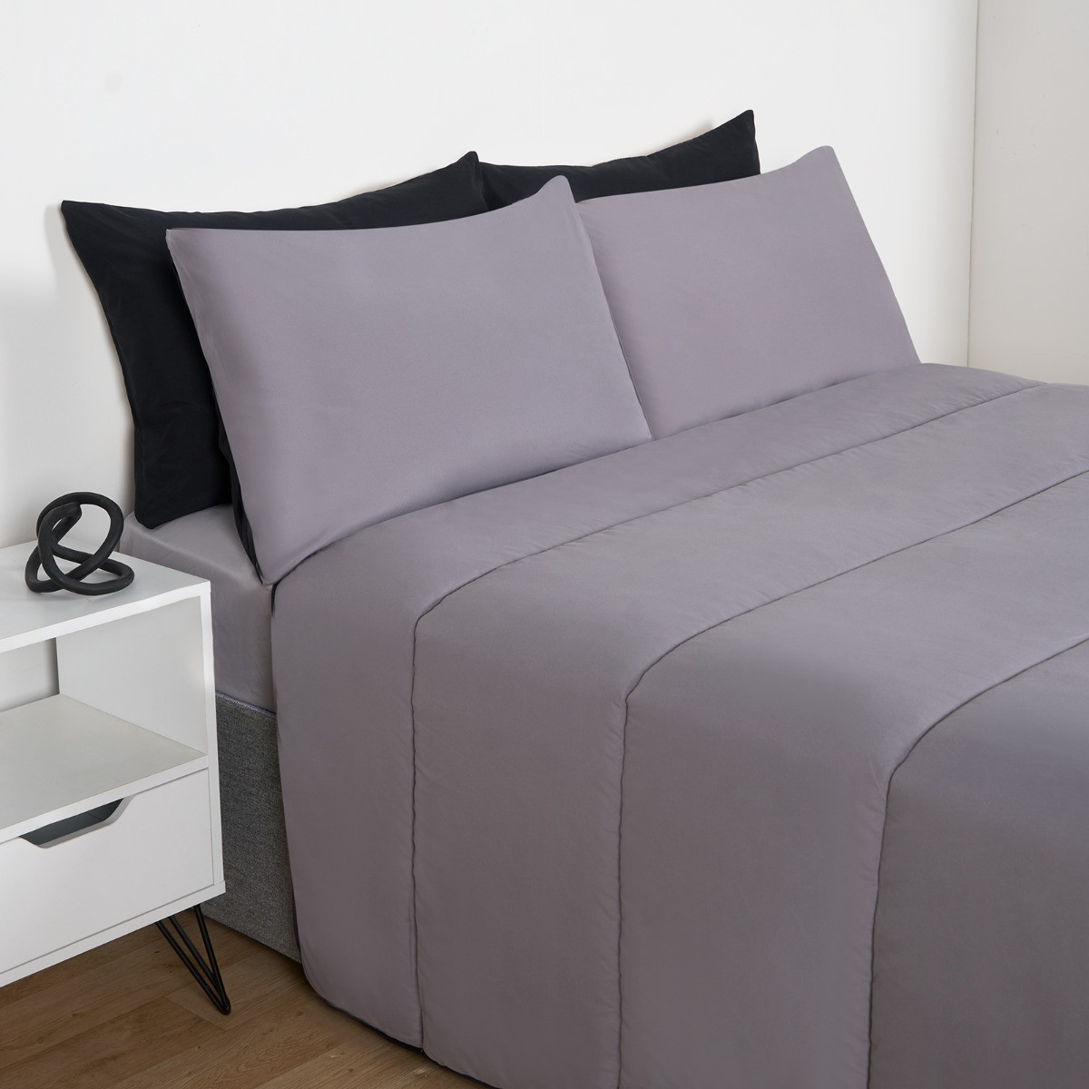 OHS Coverless 10.5 Tog Reversible Duvet & Pillowcase - Black/Grey>