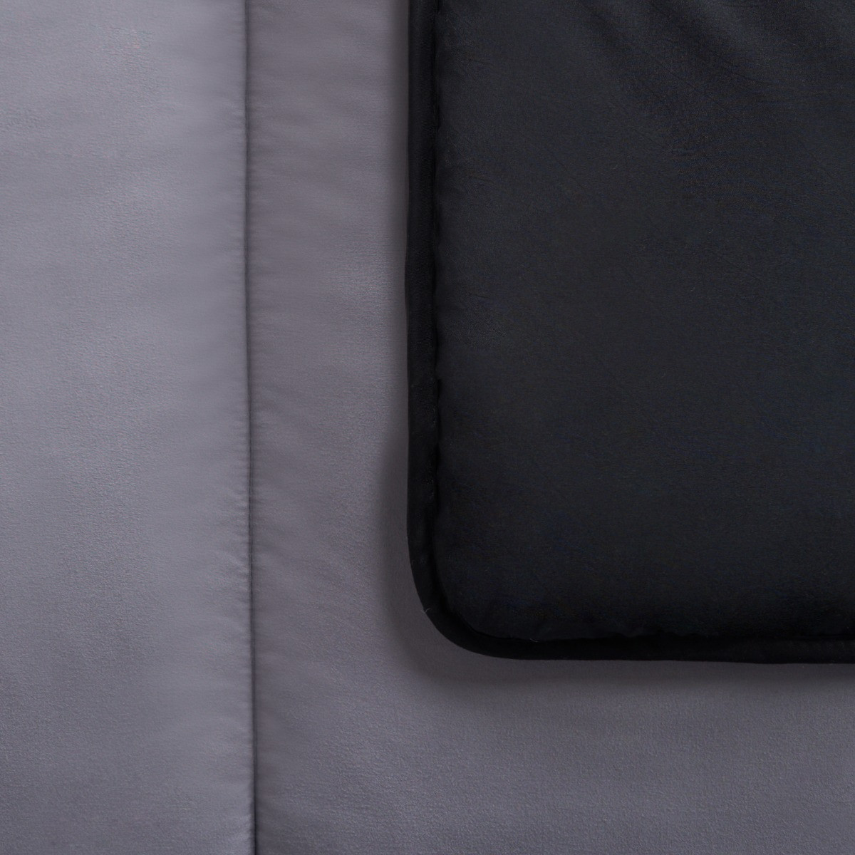 OHS Coverless 10.5 Tog Reversible Duvet & Pillowcase - Black/Grey>