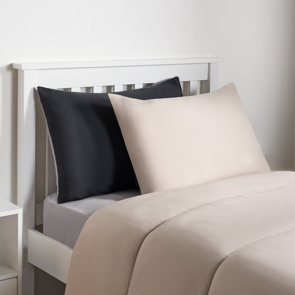 OHS Coverless 10.5 Tog Reversible Duvet & Pillowcase - Black/Stone >