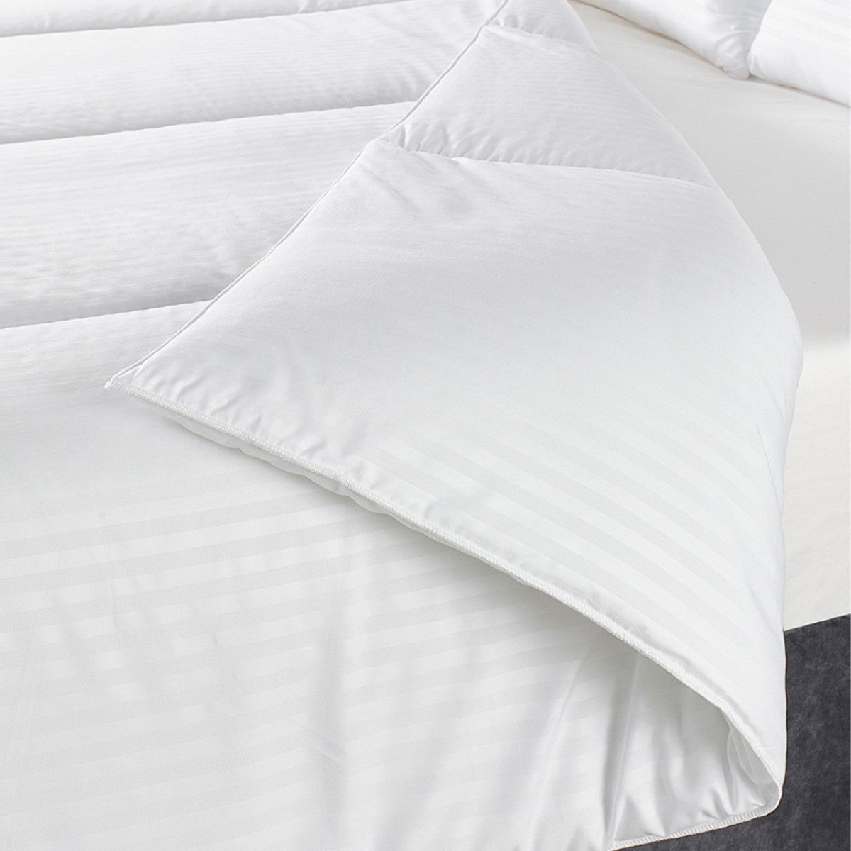 OHS Hotel Satin Stripe 10.5 Tog Duvet - White>