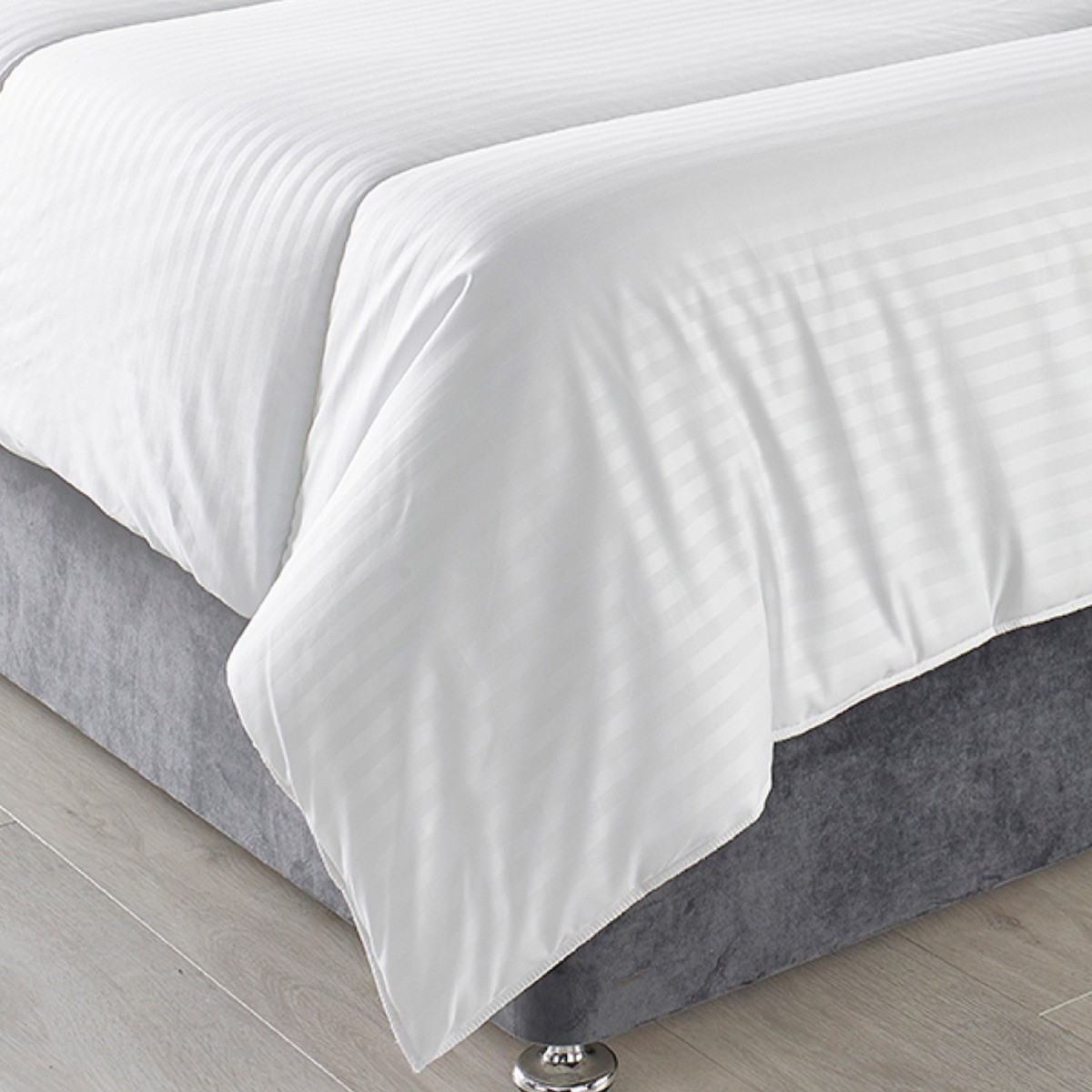 OHS Hotel Satin Stripe 10.5 Tog Duvet - White>