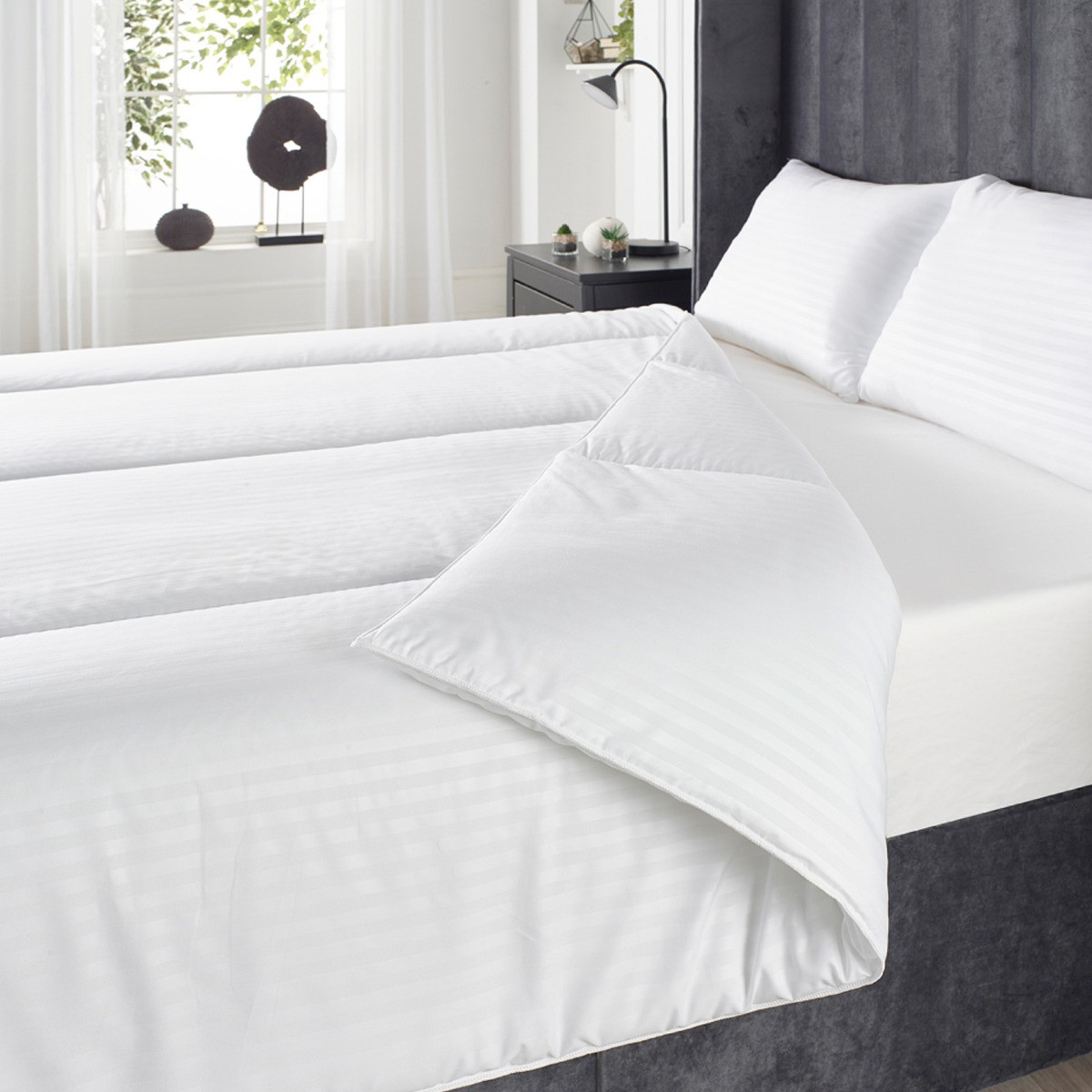 OHS Hotel Satin Stripe 10.5 Tog Duvet - White>