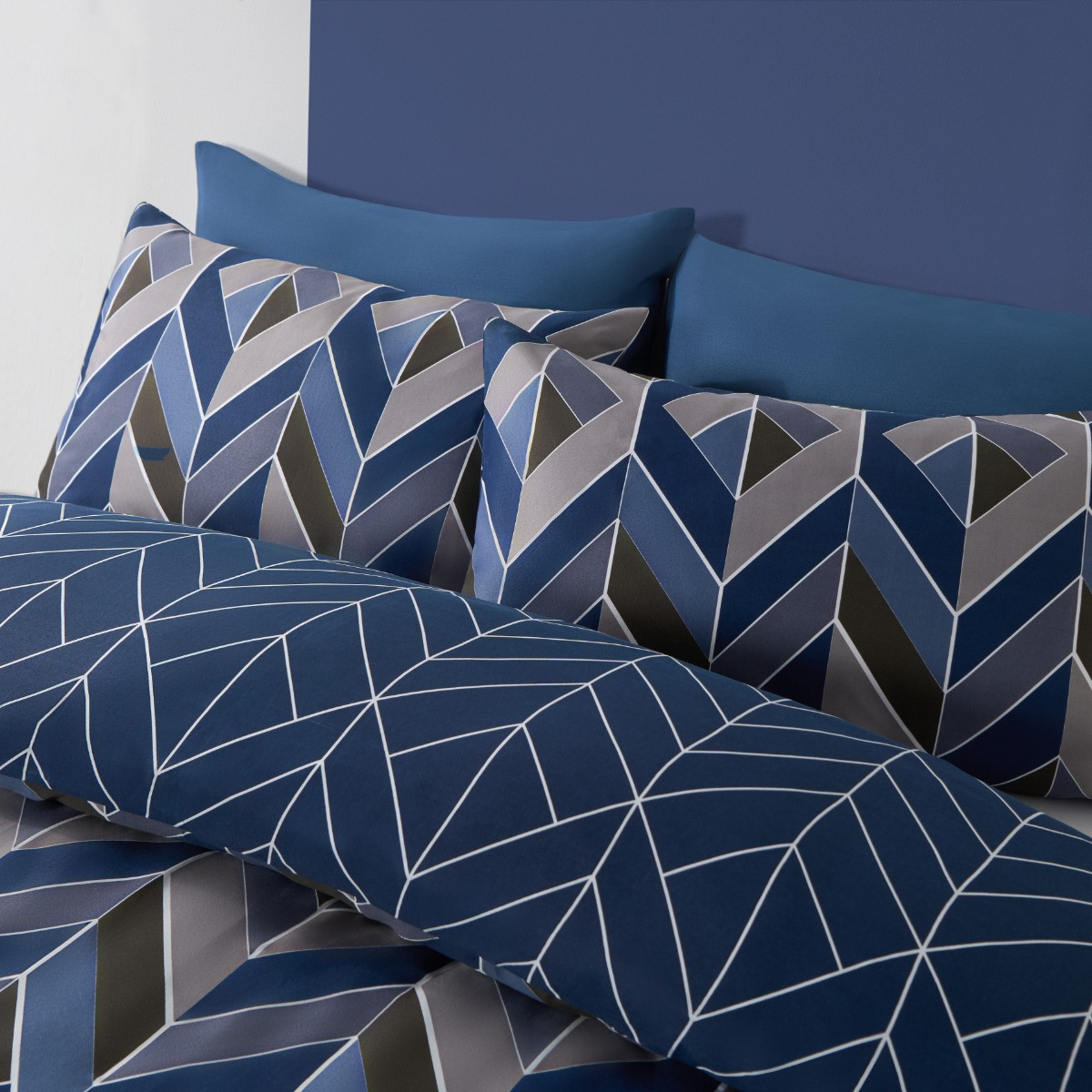 OHS Abstract Chevron Duvet Cover Set, Navy - King>