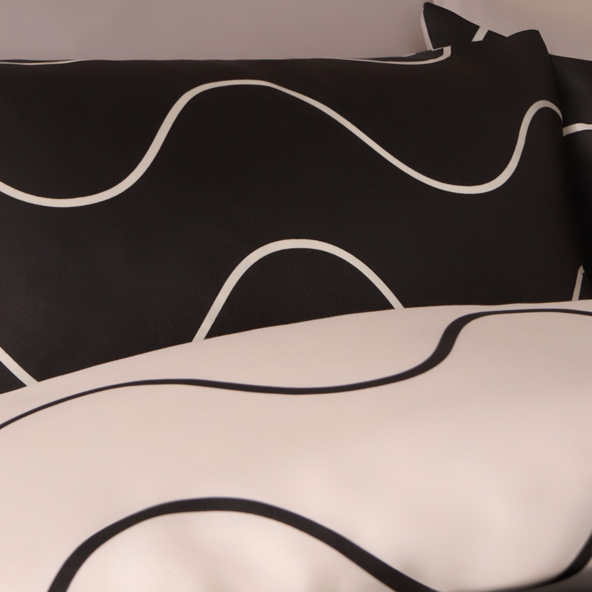 OHS Waved Lines Print Duvet Cover Set, Monochrome- King>