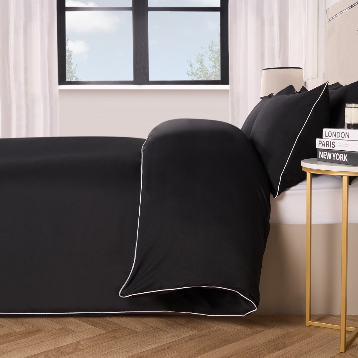 OHS Piped Edge Duvet Set, White/Black - King>