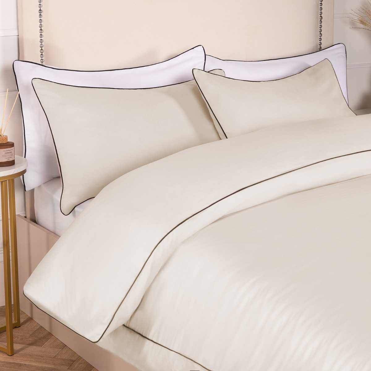 OHS Piped Edge Duvet Set, Cream/Black - King>