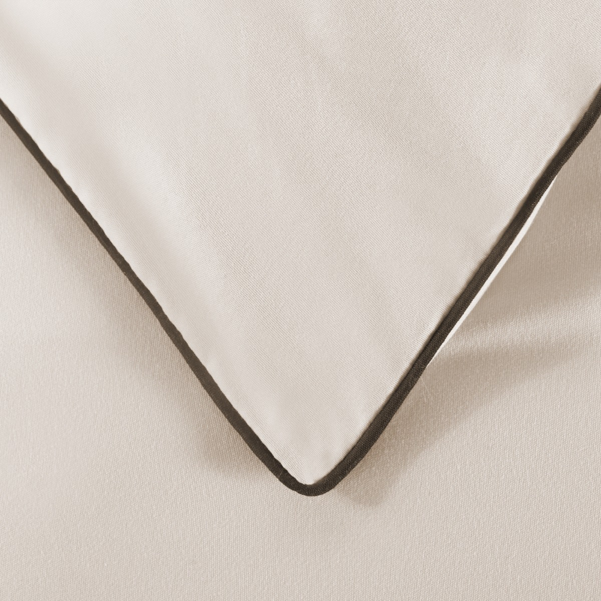 OHS Piped Edge Duvet Set, Cream/Black - King>