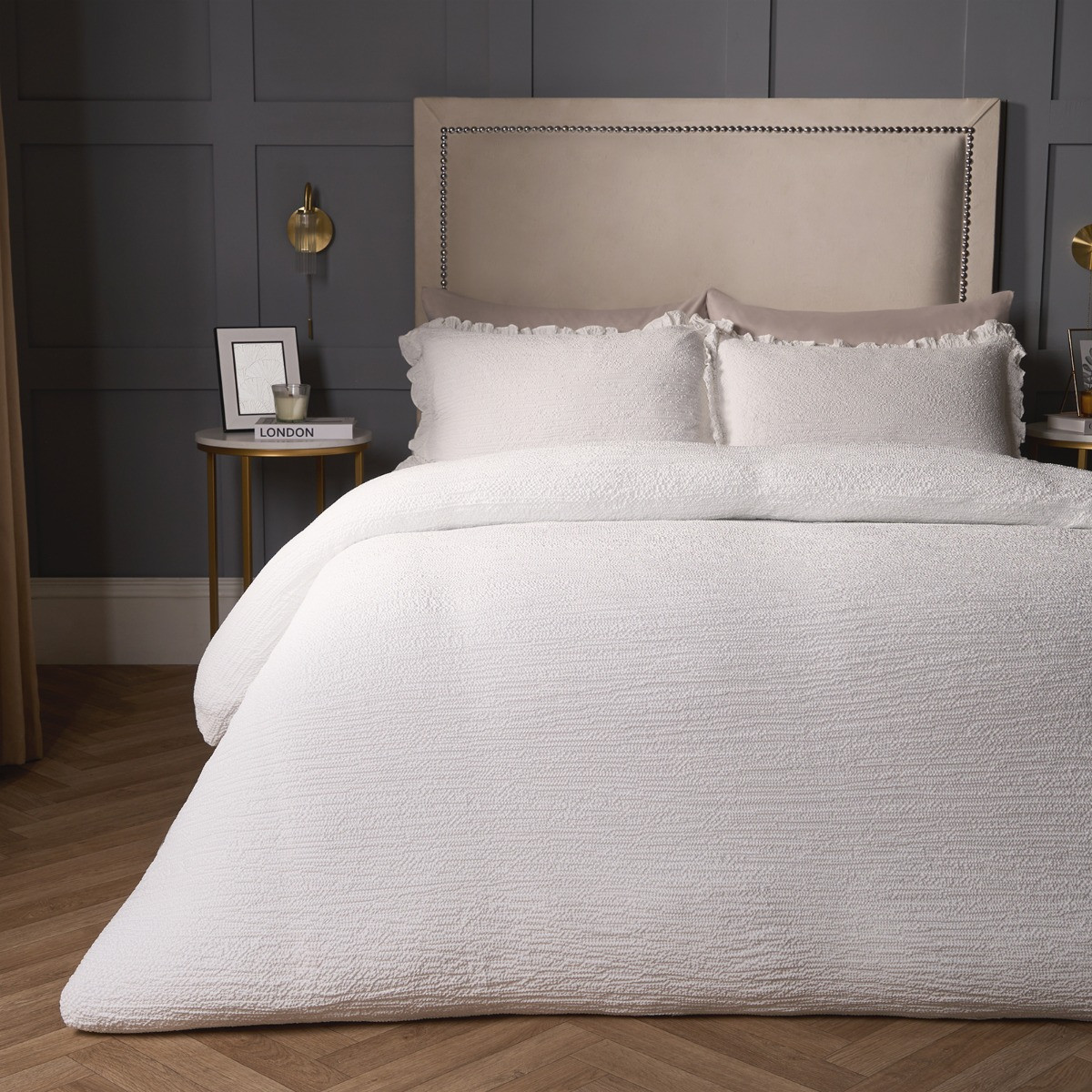 OHS Seersucker Frill Duvet Cover Set - White>