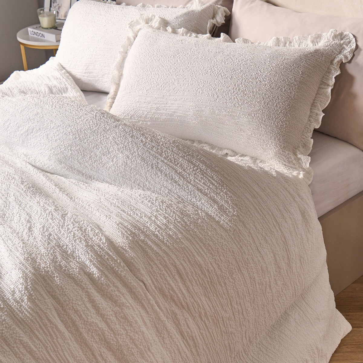 OHS Seersucker Frill Duvet Cover Set - White>