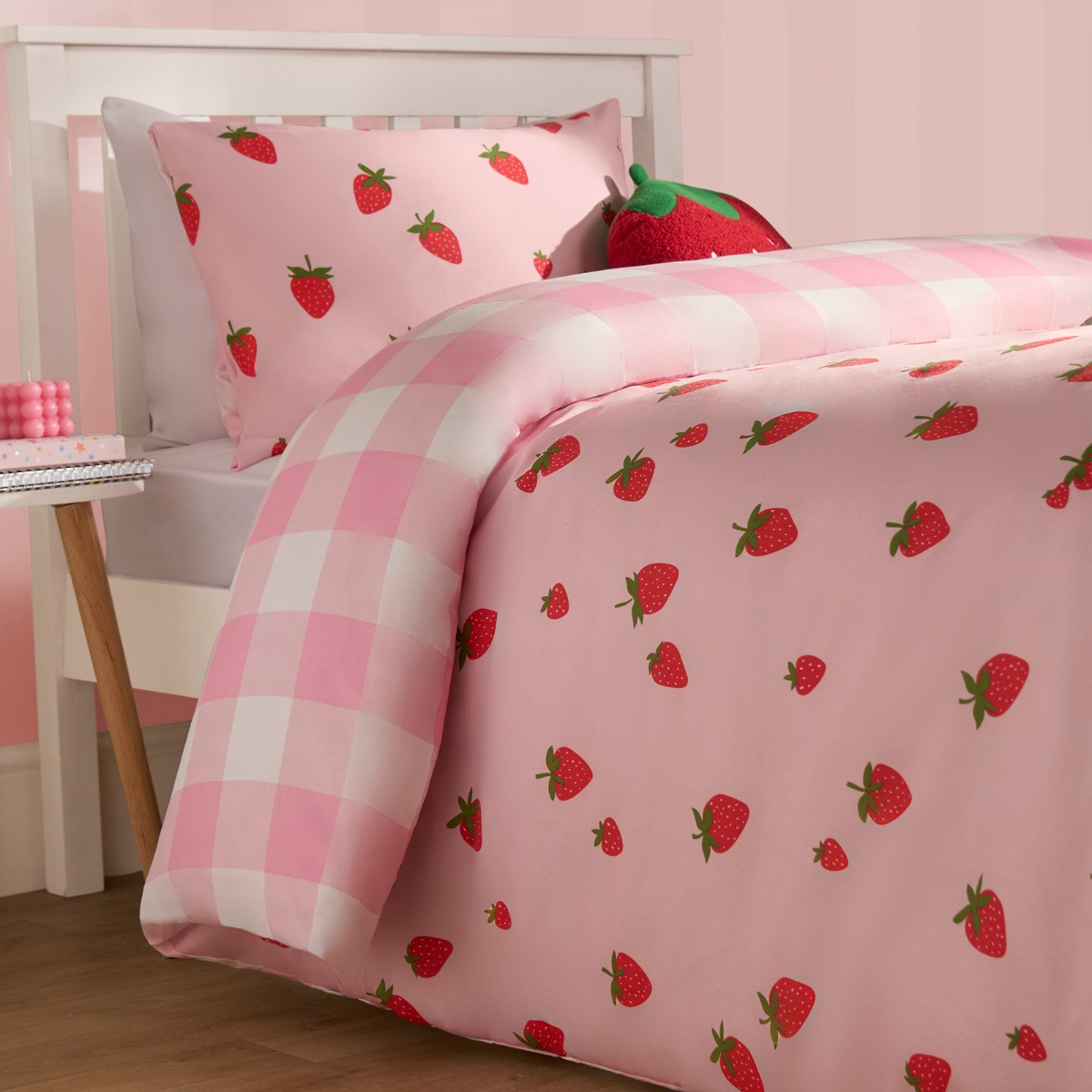 OHS Strawberry Gingham Print Reversible Duvet Set - Pink>