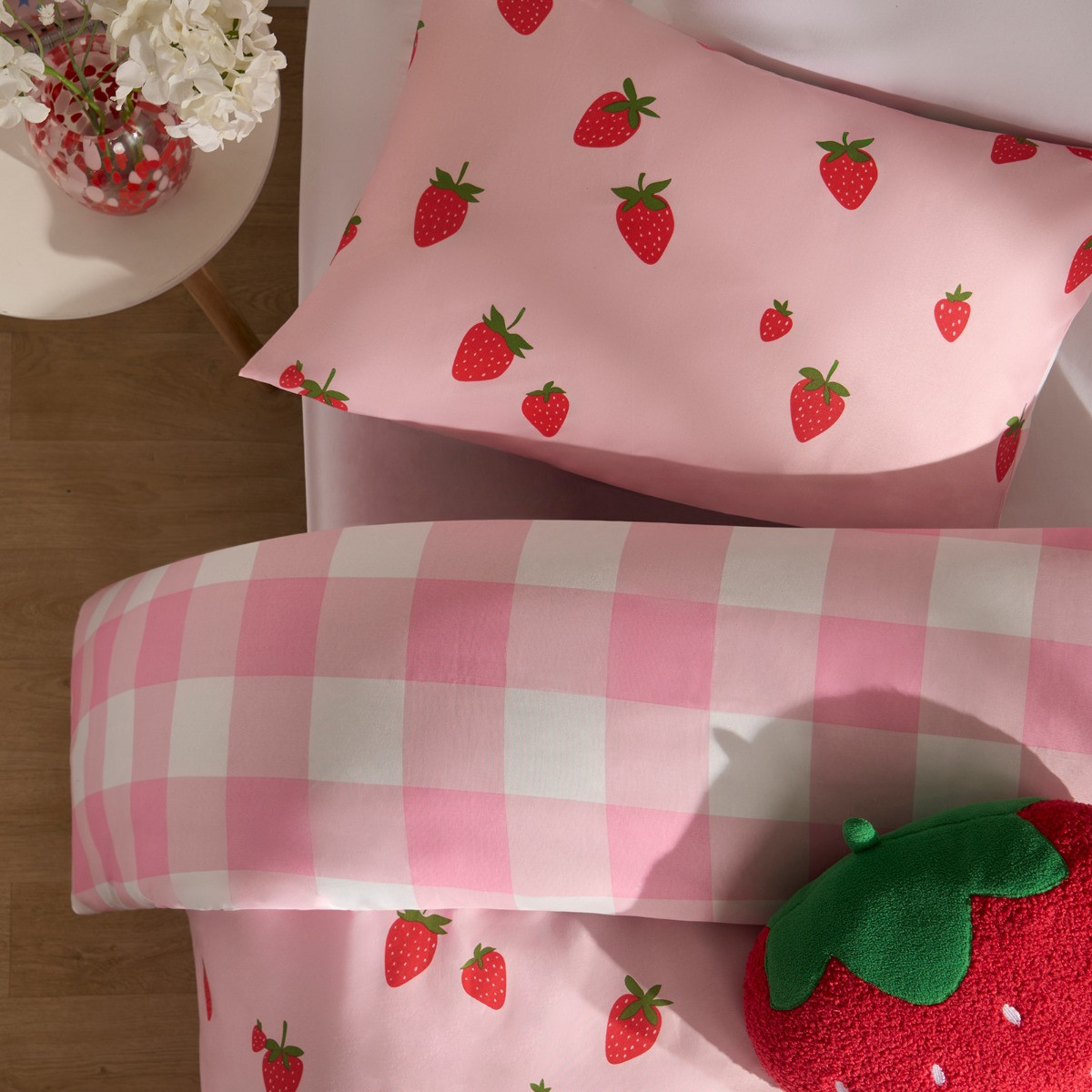 OHS Strawberry Gingham Print Reversible Duvet Set - Pink>