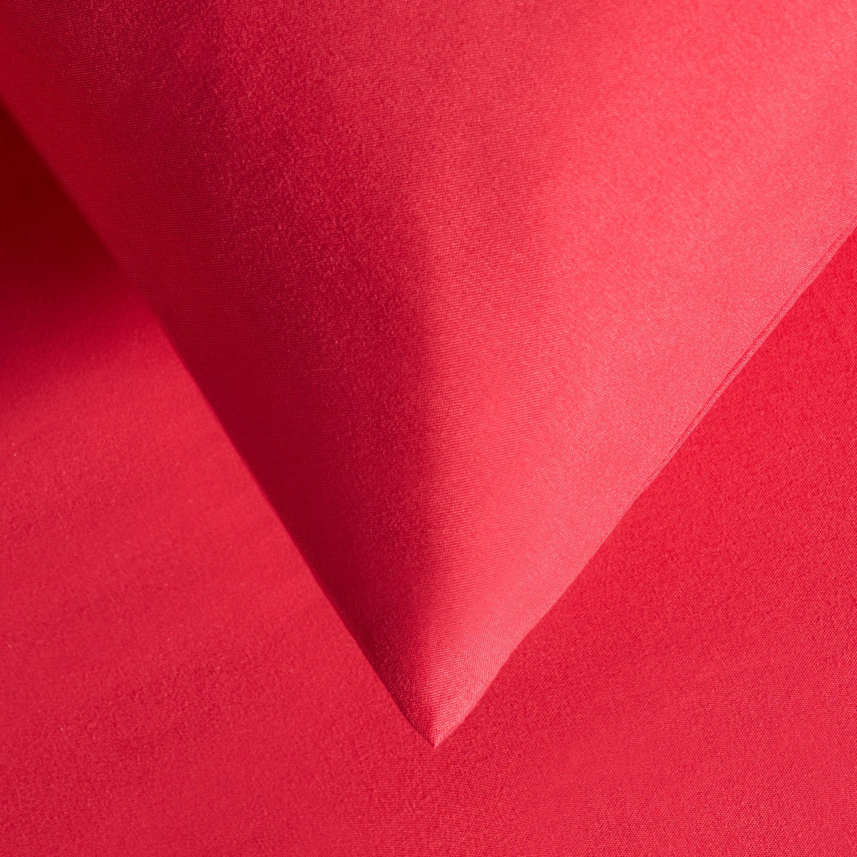 Brentfords 2 Pack Plain Dyed Housewife Pillowcases - Red>