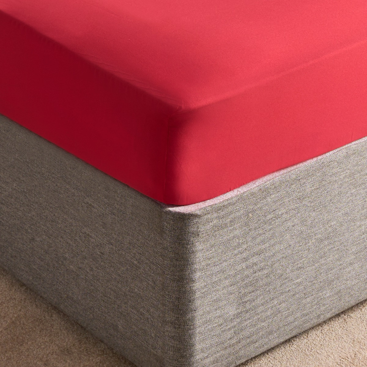 Brentfords Plain Dye Fitted Sheet - Red>