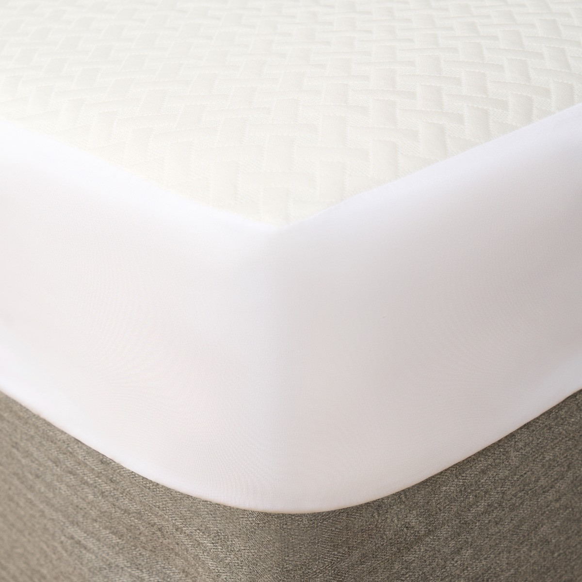 OHS Cooling Mattress Protector, White - Single>