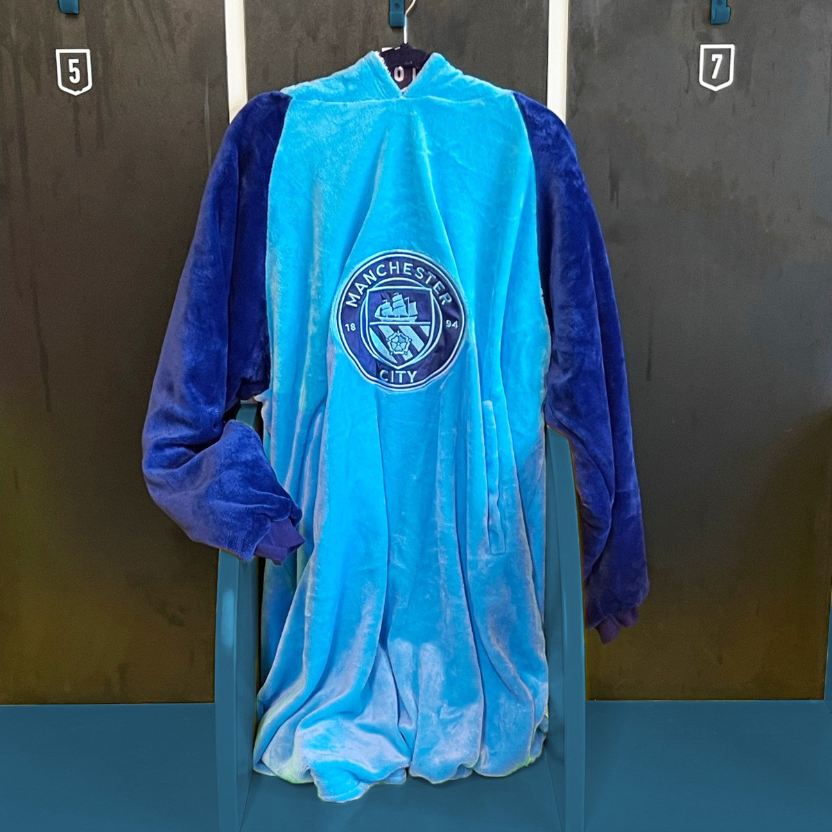 Manchester City Wearable Hoodie Blanket - Blue>